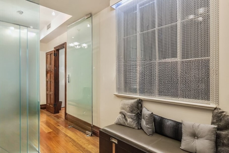193 Macquarie